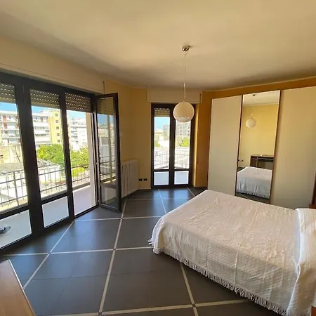 Ferienwohnung Moderna Abitazione In Centro Lecce Exterior foto